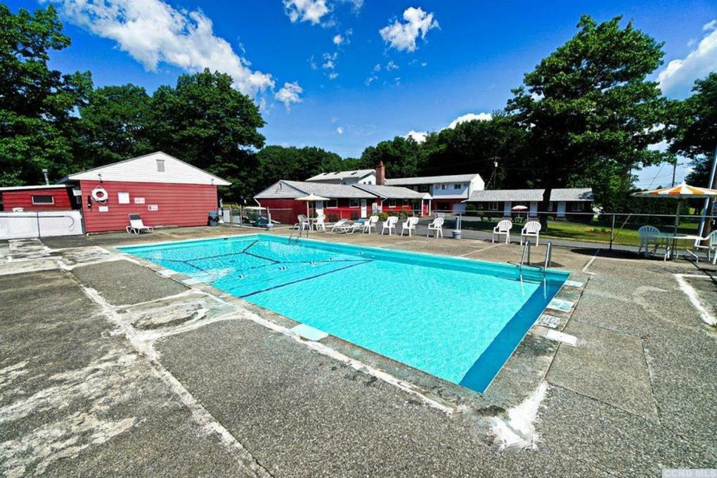 Red Ranch Inn Catskill Exterior photo